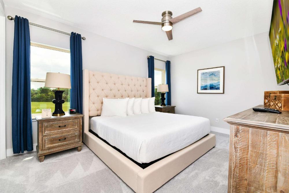 3 Bedroom Luxury Townhome w/Patio interior